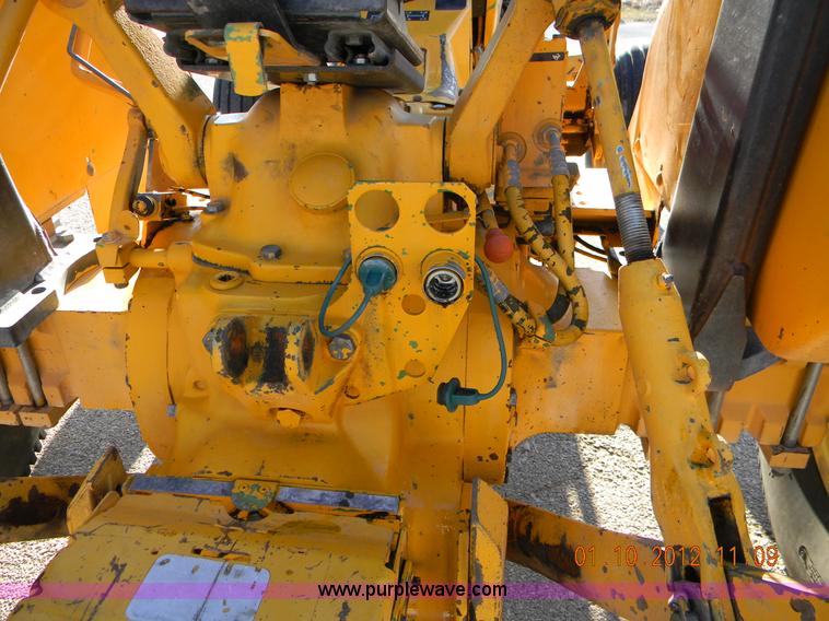 image for item I9762 John Deere 2155 tractor