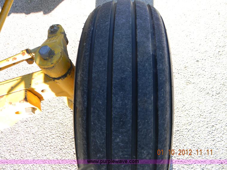 image for item I9762 John Deere 2155 tractor