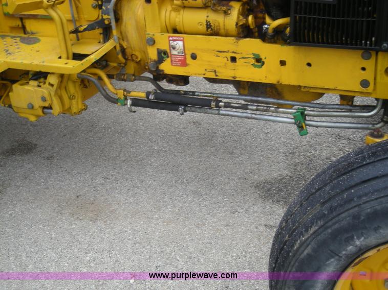 image for item I9762 John Deere 2155 tractor