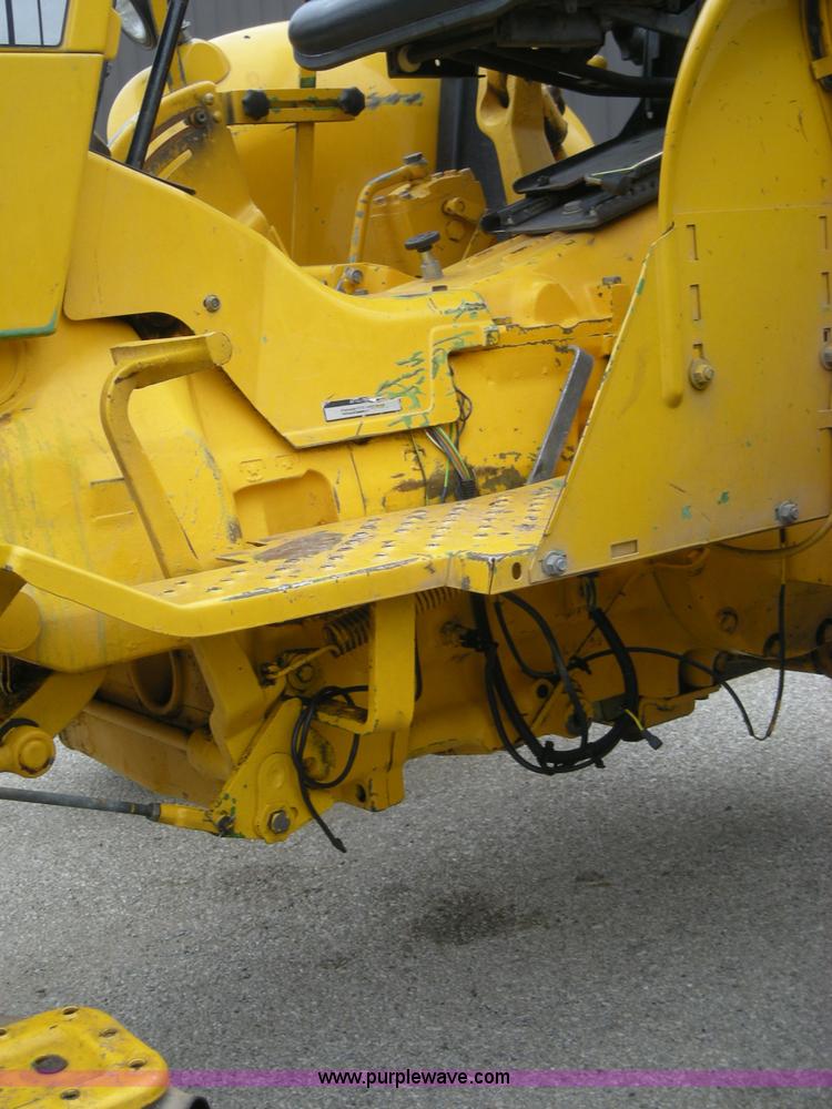 image for item I9762 John Deere 2155 tractor