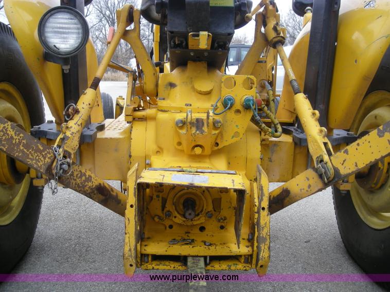 image for item I9762 John Deere 2155 tractor