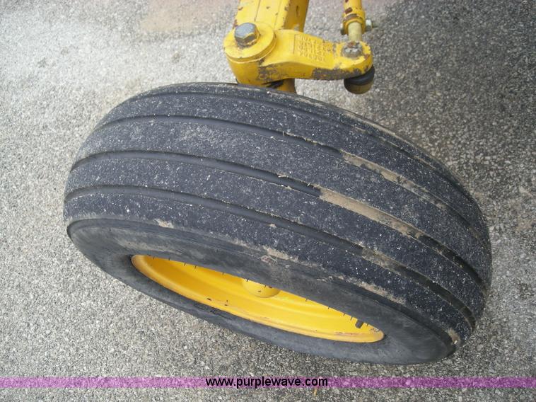 image for item I9762 John Deere 2155 tractor