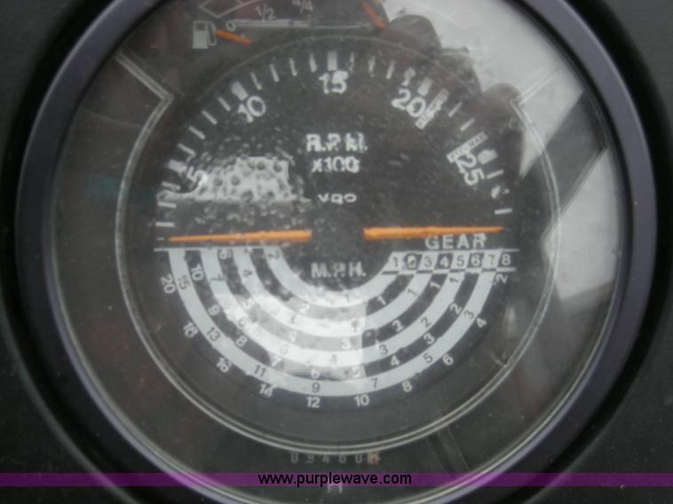 image for item I9762 John Deere 2155 tractor