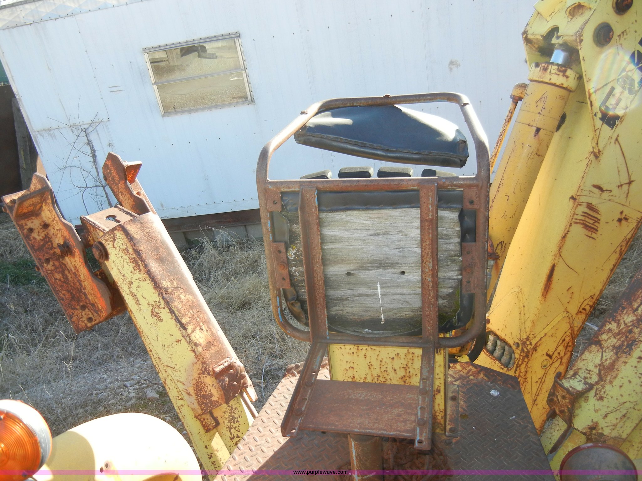 Ford 420 RD22ik tractor with loader and backhoe in Manhattan, KS Item
