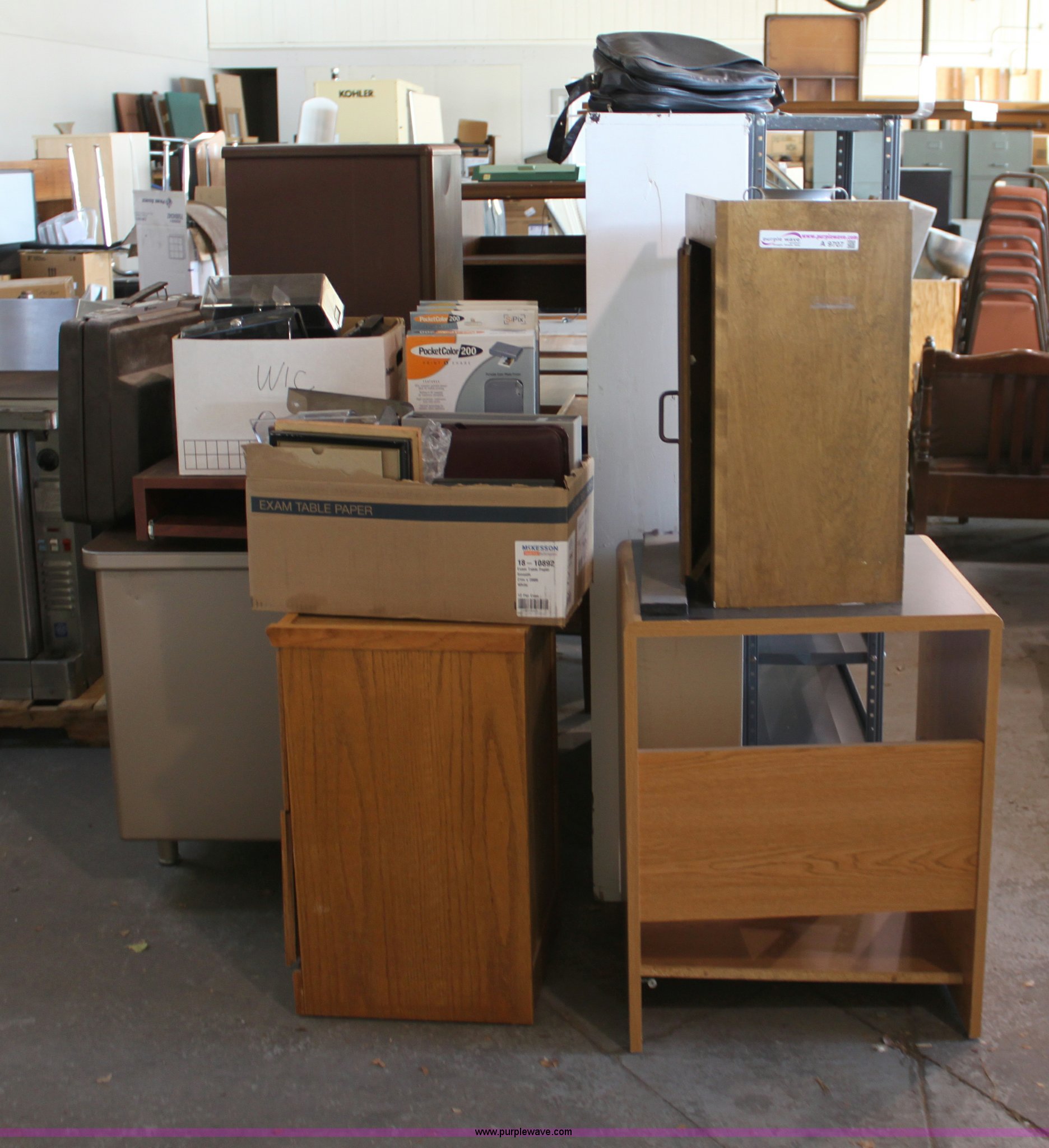 Assorted furniture in Hutchinson, KS Item A9707 sold Purple Wave