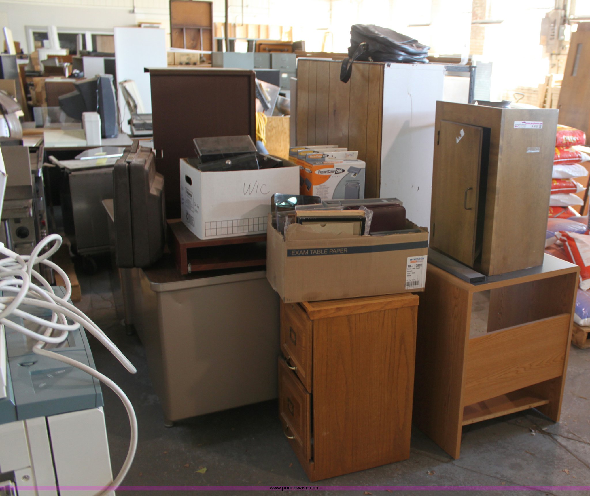 Assorted furniture in Hutchinson, KS Item A9707 sold Purple Wave
