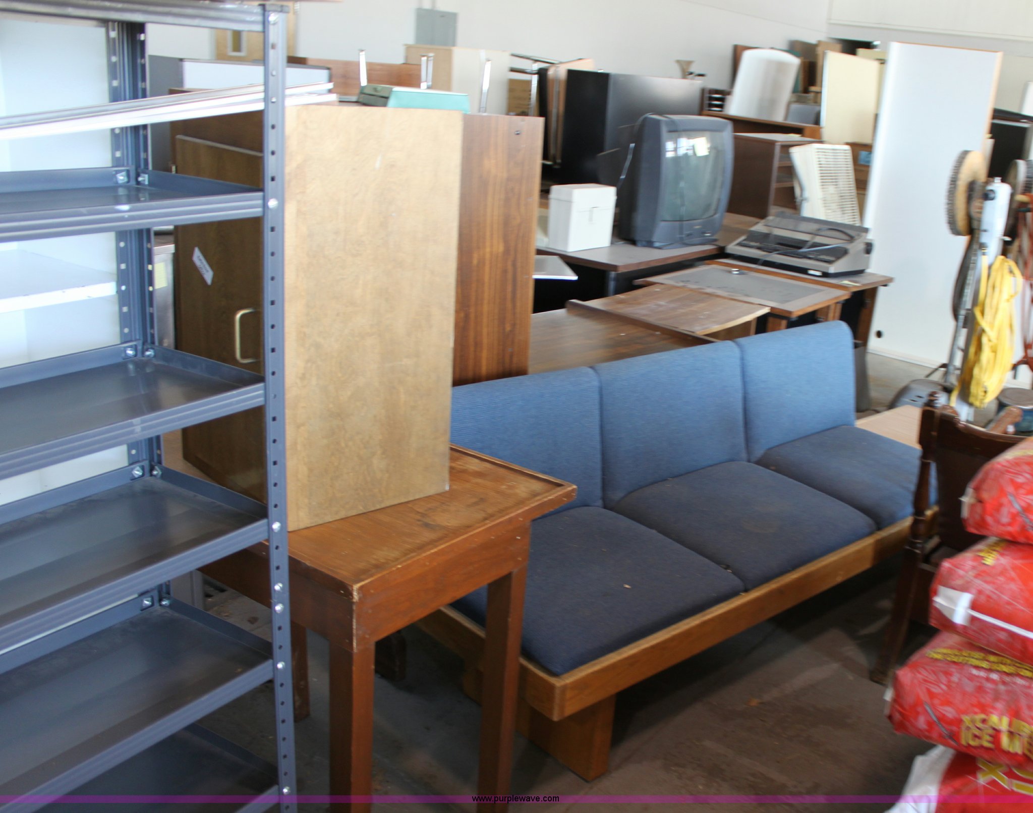 Assorted furniture in Hutchinson, KS Item A9707 sold Purple Wave