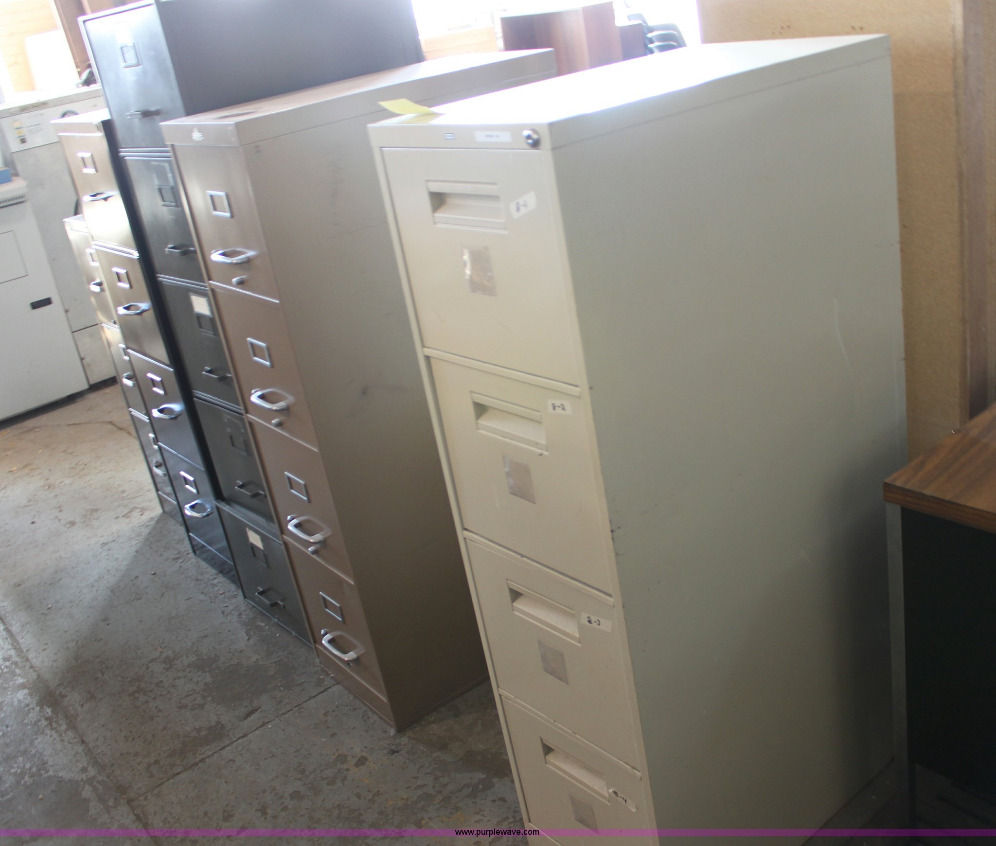 Assorted office furniture in Hutchinson, KS Item A9712 sold Purple Wave