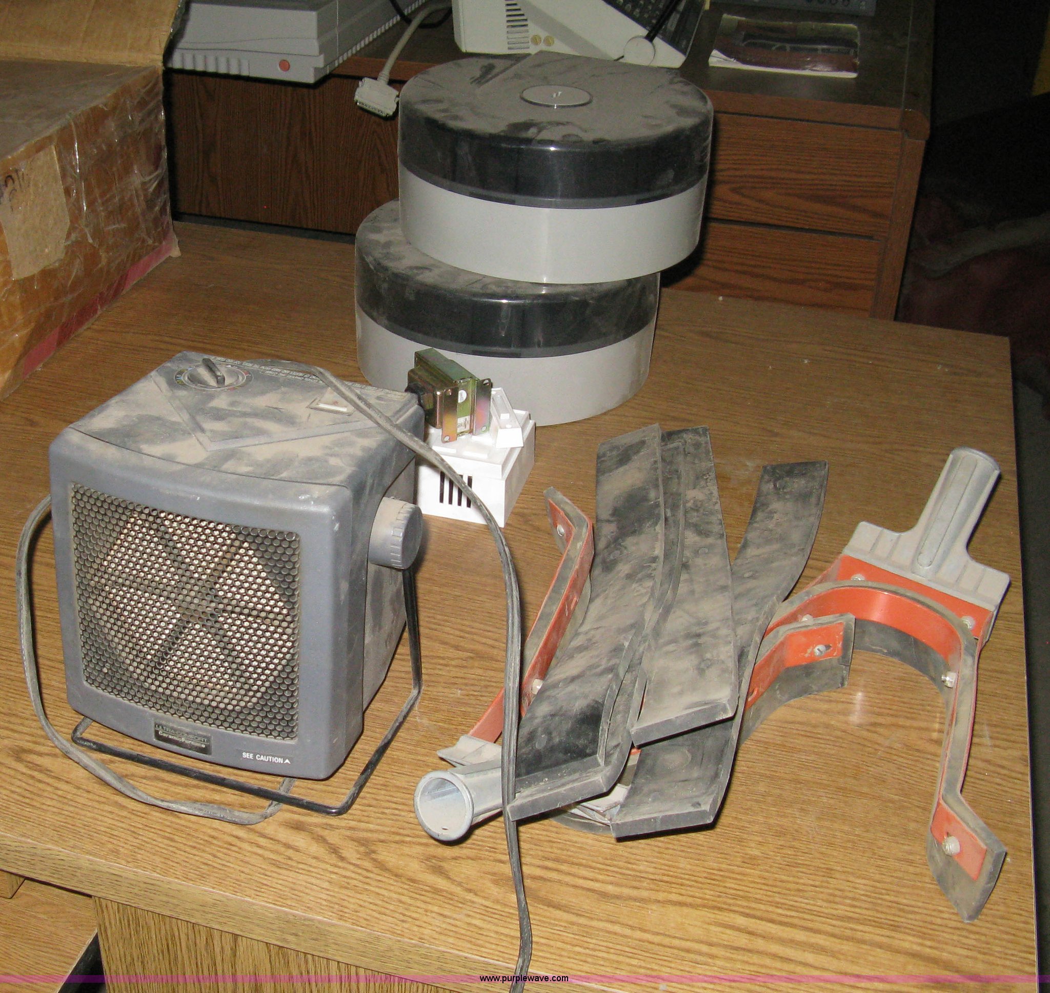 Assorted electronic office supplies in Derby, KS Item B9705 sold