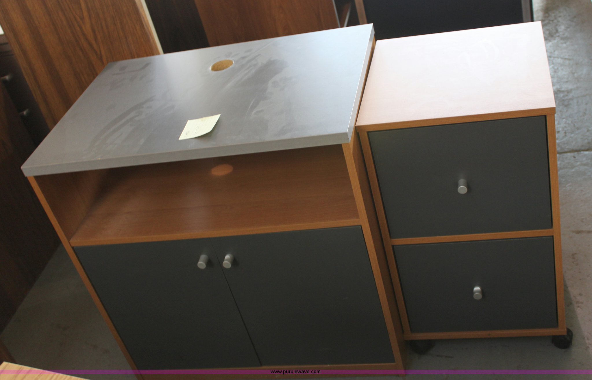 Assorted office furniture in Hutchinson, KS Item F9992 sold Purple Wave