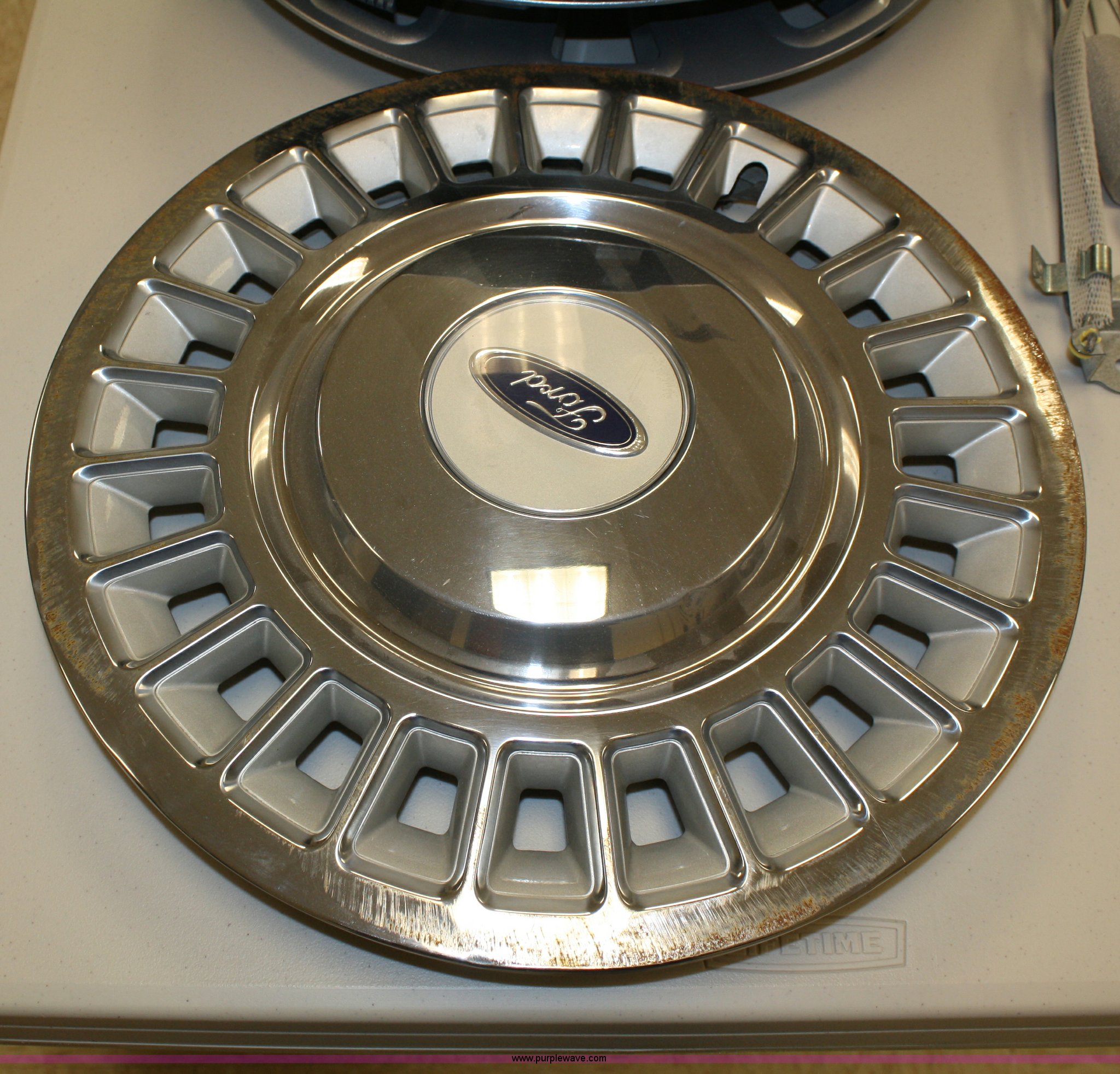 (5) Ford Crown Victoria hub caps in Ottawa, KS Item H9519 sold Purple Wave