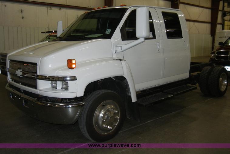 image for item A3448 2007 Chevrolet Kodiak C4500 four door truck cab and chassis