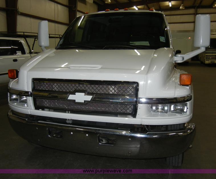image for item A3448 2007 Chevrolet Kodiak C4500 four door truck cab and chassis