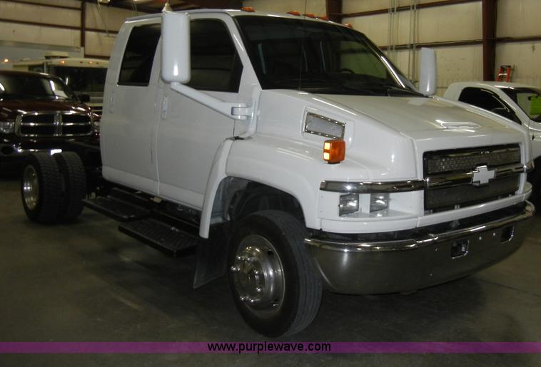 image for item A3448 2007 Chevrolet Kodiak C4500 four door truck cab and chassis