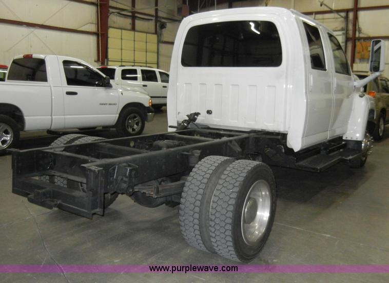 image for item A3448 2007 Chevrolet Kodiak C4500 four door truck cab and chassis
