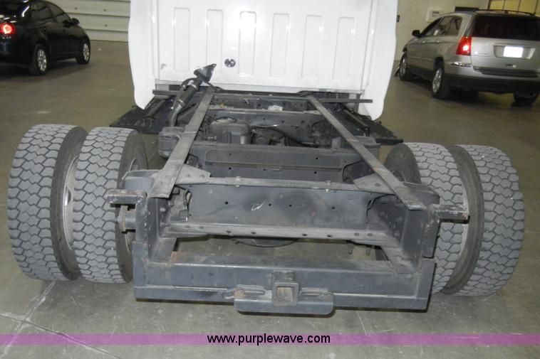 image for item A3448 2007 Chevrolet Kodiak C4500 four door truck cab and chassis