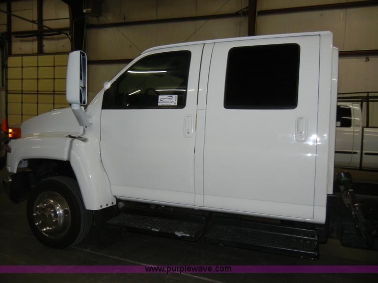 image for item A3448 2007 Chevrolet Kodiak C4500 four door truck cab and chassis