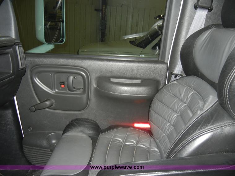 image for item A3448 2007 Chevrolet Kodiak C4500 four door truck cab and chassis