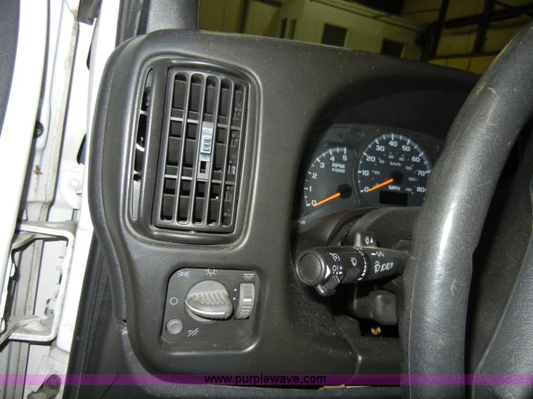 image for item A3448 2007 Chevrolet Kodiak C4500 four door truck cab and chassis