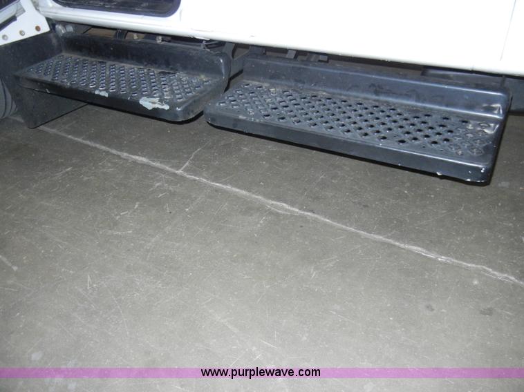 image for item A3448 2007 Chevrolet Kodiak C4500 four door truck cab and chassis