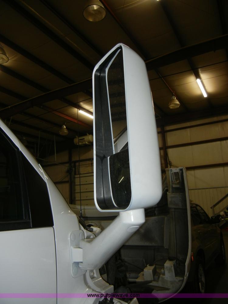 image for item A3448 2007 Chevrolet Kodiak C4500 four door truck cab and chassis