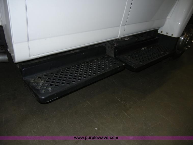 image for item A3448 2007 Chevrolet Kodiak C4500 four door truck cab and chassis