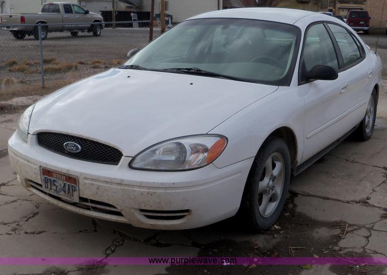 image for item A1804 2005 Ford Taurus SE
