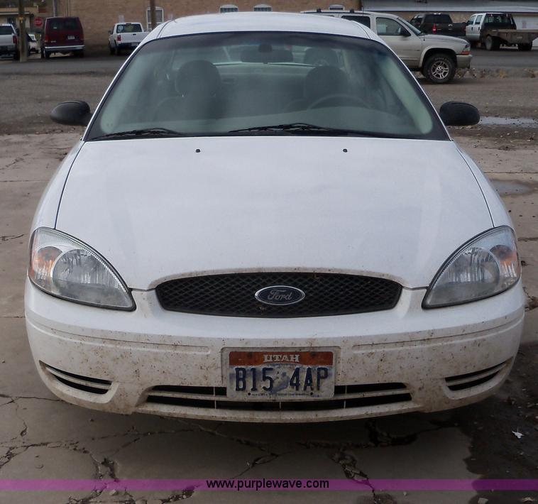 image for item A1804 2005 Ford Taurus SE