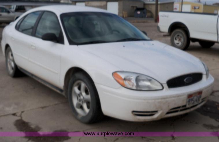 image for item A1804 2005 Ford Taurus SE
