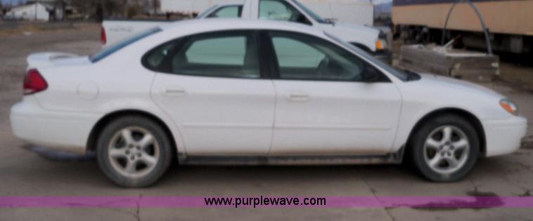 image for item A1804 2005 Ford Taurus SE