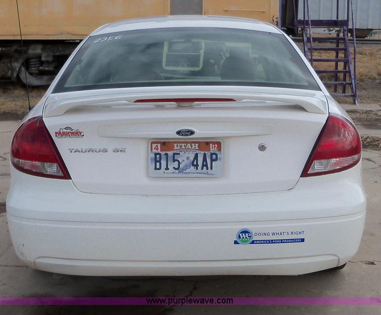image for item A1804 2005 Ford Taurus SE
