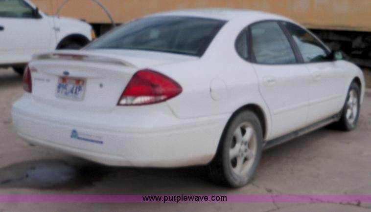 image for item A1804 2005 Ford Taurus SE