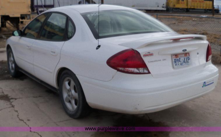 image for item A1804 2005 Ford Taurus SE