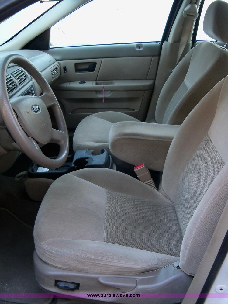 image for item A1804 2005 Ford Taurus SE