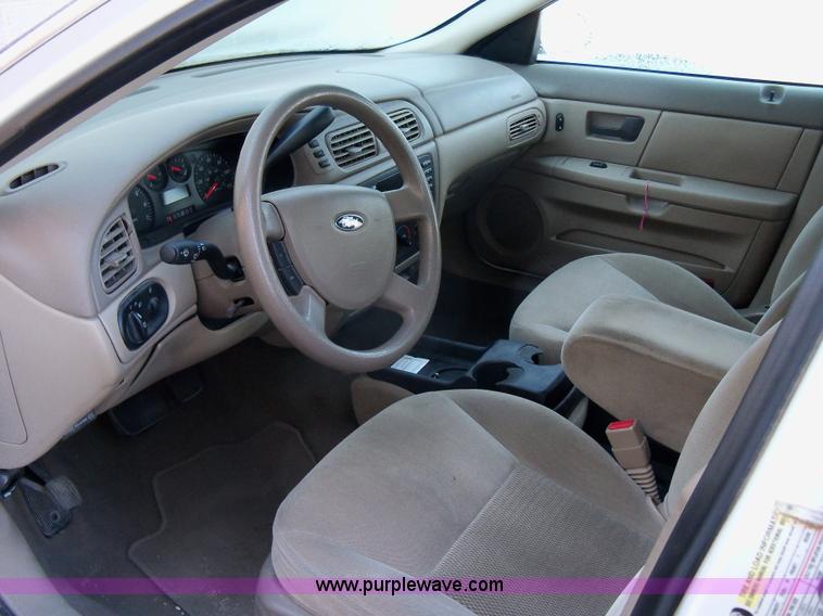 image for item A1804 2005 Ford Taurus SE