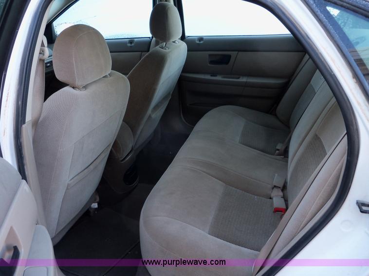 image for item A1804 2005 Ford Taurus SE