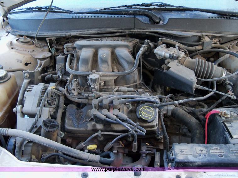 image for item A1804 2005 Ford Taurus SE