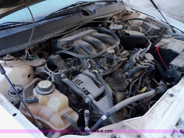 image for item A1804 2005 Ford Taurus SE