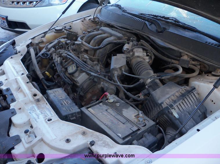 image for item A1804 2005 Ford Taurus SE