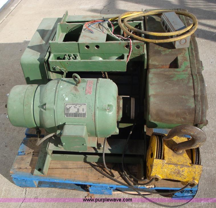image for item A1811 Overhead hoist