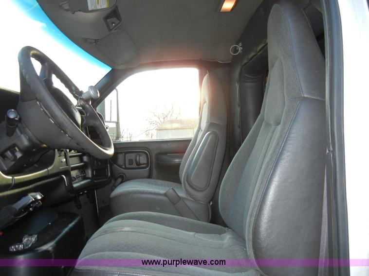 image for item A3436 2003 GMC C6500 TopKick truck