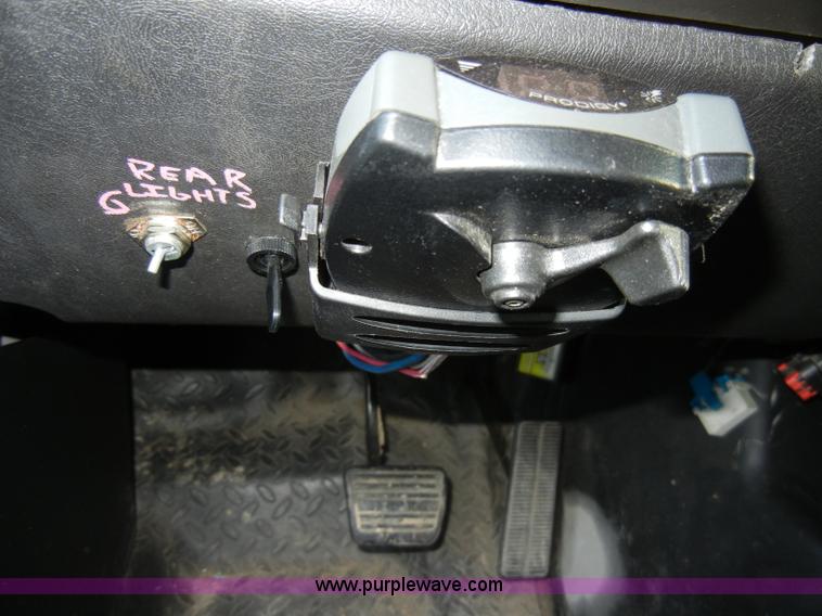 image for item A3436 2003 GMC C6500 TopKick truck