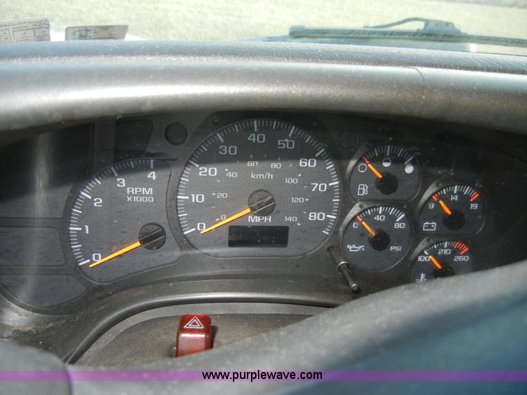 image for item A3436 2003 GMC C6500 TopKick truck