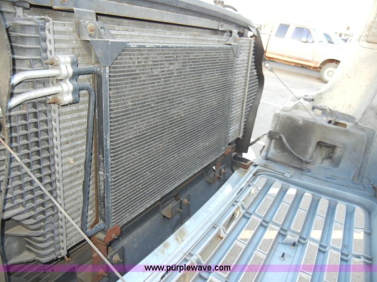 image for item A3436 2003 GMC C6500 TopKick truck