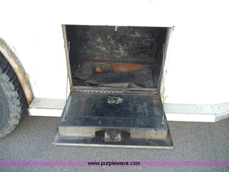 image for item A3436 2003 GMC C6500 TopKick truck