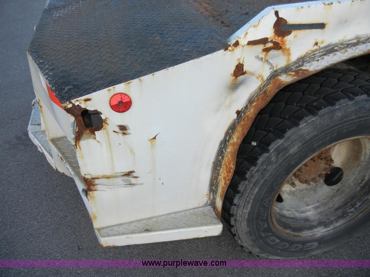 image for item A3436 2003 GMC C6500 TopKick truck