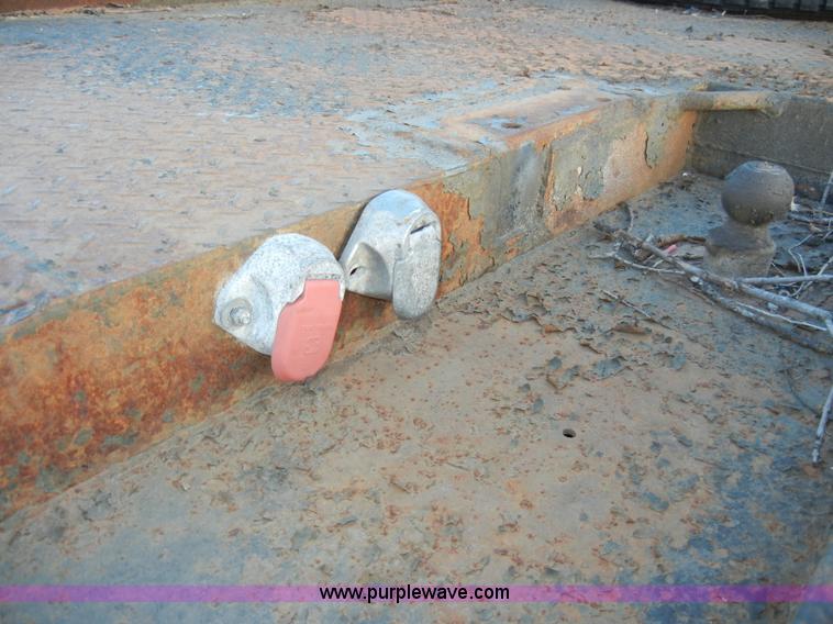 image for item A3436 2003 GMC C6500 TopKick truck