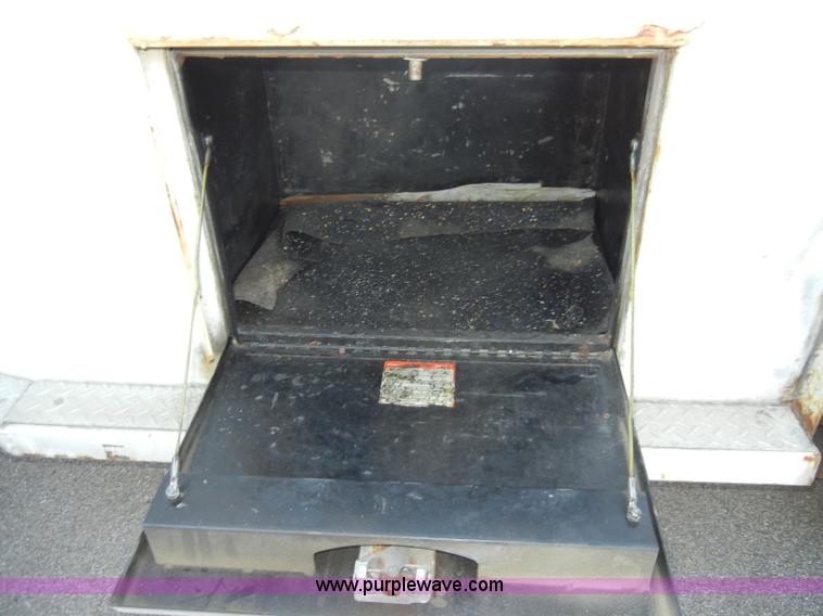 image for item A3436 2003 GMC C6500 TopKick truck