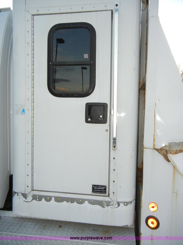 image for item A3436 2003 GMC C6500 TopKick truck