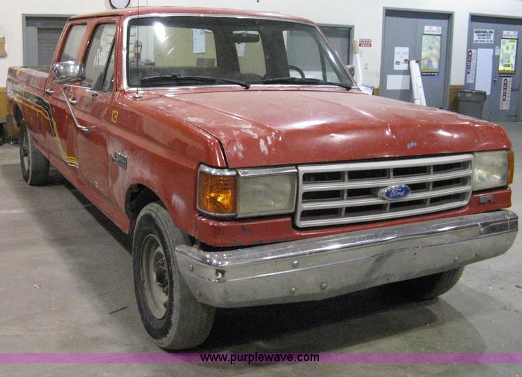 image for item A6029 1991 Ford F350 Custom crew cab pickup truck